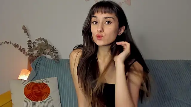 erika hoiree online show from 10.26.25