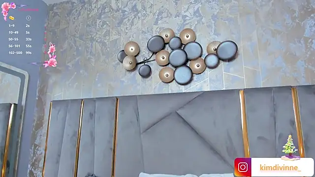 Snapshot of KimDevinne chatting on 12.27.24 KimDevinne online show from 12.27.24