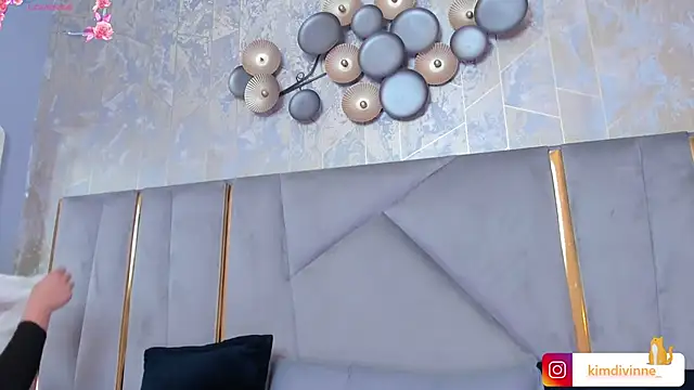 Snapshot of KimDevinne chatting on 02.20.25 KimDevinne online show from 02.20.25