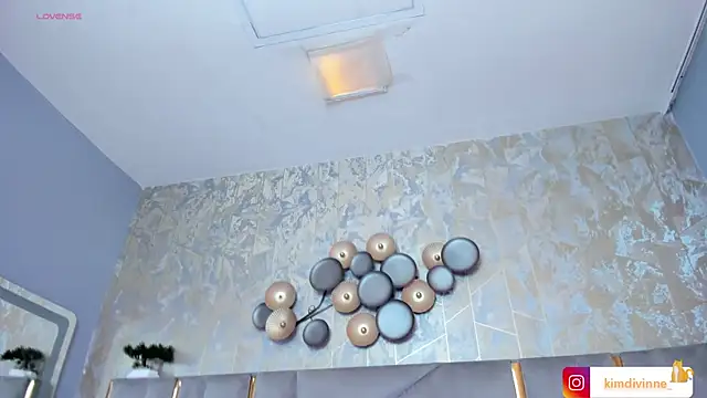 Snapshot of KimDevinne chatting on 09.24.25 KimDevinne online show from 09.24.25