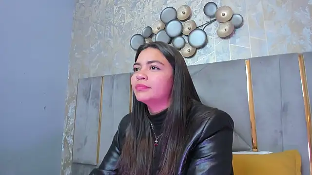 Snapshot of KimDevinne chatting on 11.23.25 KimDevinne online show from 11.23.25