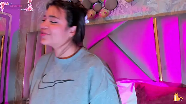 KimDevinne online show from 02.11.26