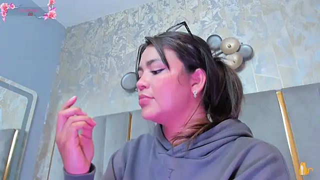 KimDevinne online show from 03.08.26