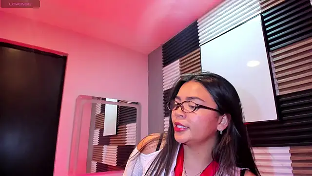 KimDevinne online show from 05.22.26