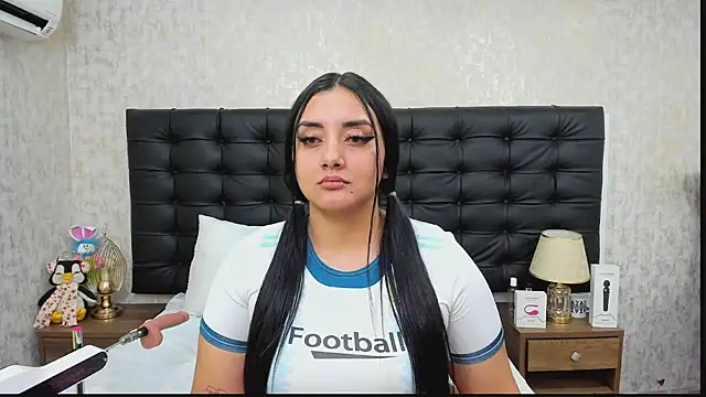 Snapshot of AmaliaDalton chatting on 04.19.26 AmaliaDalton online show from 04.19.26