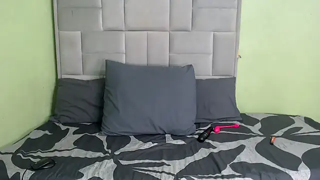 ThickPearlx23 online show from 11.26.25