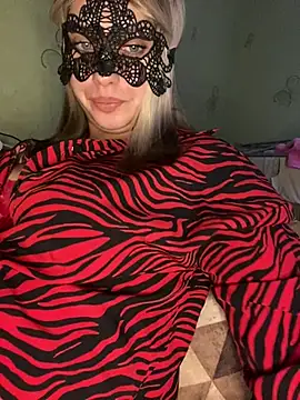 Snapshot of 69Laura696 chatting on 02.11.25 69Laura696 online show from 02.11.25