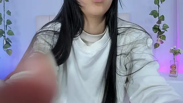 Snapshot of Luci_And_Sofi chatting on 01.25.25 Luci And Sofi online show from 01.25.25