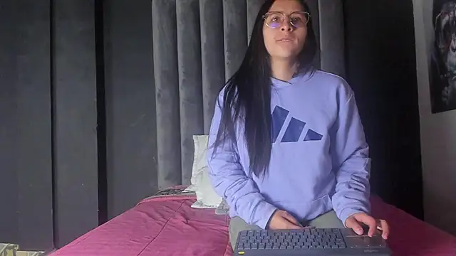 Snapshot of Luci_And_Sofi chatting on 02.13.25 Luci And Sofi online show from 02.13.25