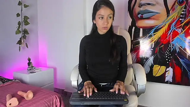 Snapshot of Luci_And_Sofi chatting on 11.04.25 Luci And Sofi online show from 11.04.25