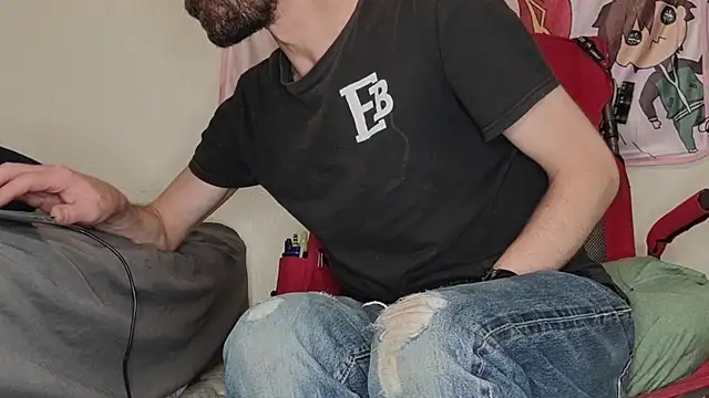 Snapshot of SlammyDjr chatting on 11.19.25 SlammyDjr online show from 11.19.25