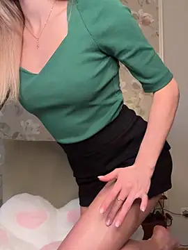 Tiffanyhunt online show from 10.17.25