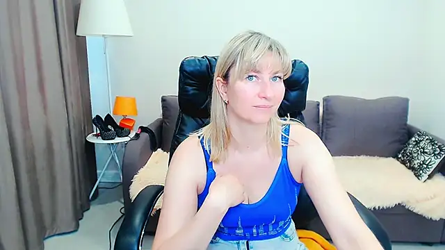 Snapshot of Incredible_Ariela chatting on 07.13.26 Incredible Ariela online show from 07.13.26