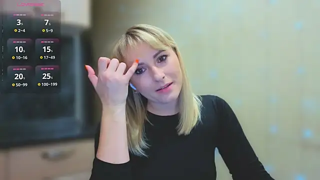 Snapshot of Smoorodinkaa chatting on 10.27.25 Smoorodinkaa online show from 10.27.25