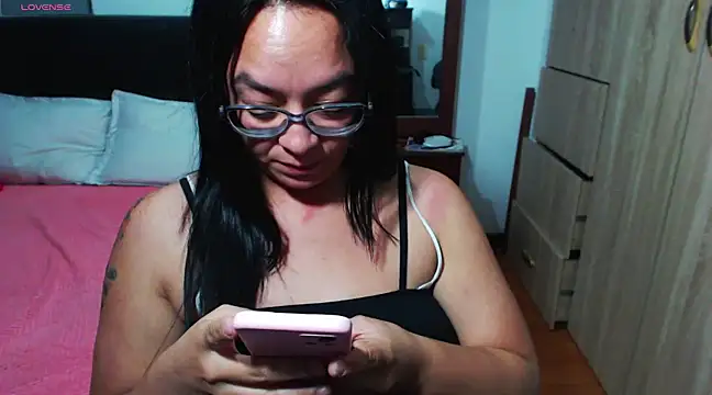 Snapshot of miia-big1boobs_ chatting on 12.19.24 miia-big1boobs online show from 12.19.24