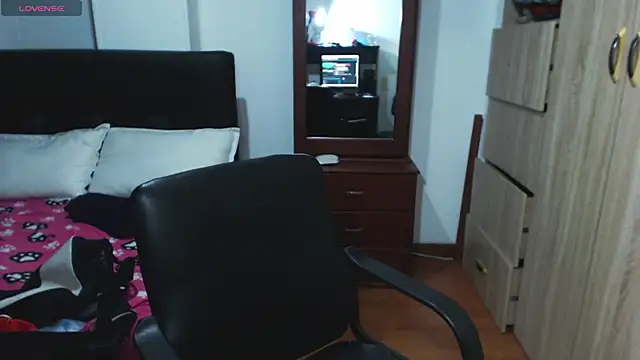 Snapshot of miia-big1boobs_ chatting on 01.17.25 miia-big1boobs online show from 01.17.25