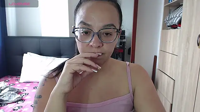 Snapshot of miia-big1boobs_ chatting on 02.04.25 miia-big1boobs online show from 02.04.25