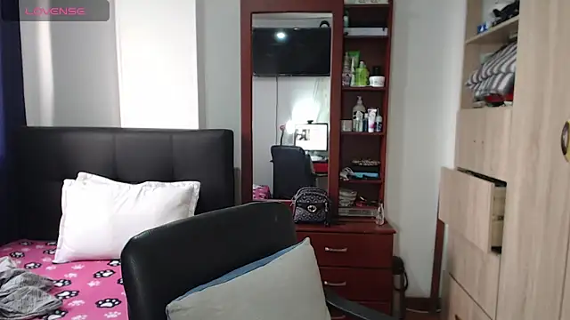 Snapshot of miia-big1boobs_ chatting on 02.04.25 miia-big1boobs online show from 02.04.25