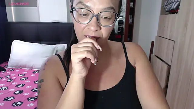 Snapshot of miia-big1boobs_ chatting on 02.12.25 miia-big1boobs online show from 02.12.25