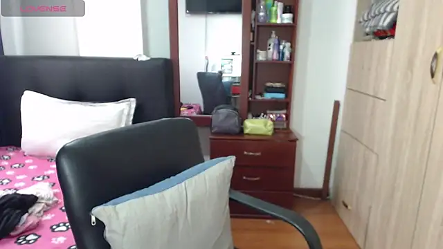 Snapshot of miia-big1boobs_ chatting on 02.13.25 miia-big1boobs online show from 02.13.25