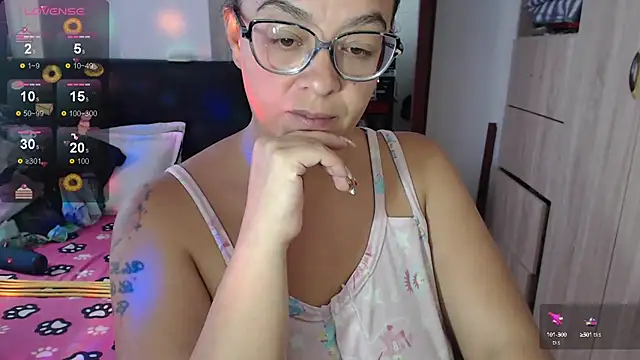 Snapshot of miia-big1boobs_ chatting on 02.18.25 miia-big1boobs online show from 02.18.25