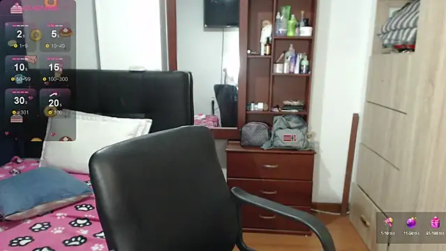 Snapshot of miia-big1boobs_ chatting on 02.21.25 miia-big1boobs online show from 02.21.25