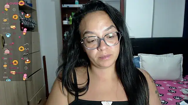 Snapshot of miia-big1boobs_ chatting on 02.22.25 miia-big1boobs online show from 02.22.25