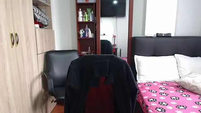 Snapshot of miia-big1boobs_ chatting on 03.05.25 miia-big1boobs online show from 03.05.25