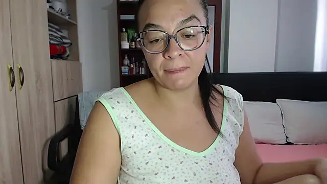 Snapshot of miia-big1boobs_ chatting on 03.17.25 miia-big1boobs online show from 03.17.25