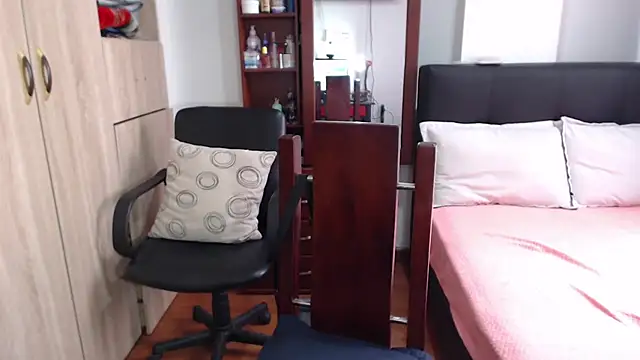 Snapshot of miia-big1boobs_ chatting on 03.18.25 miia-big1boobs online show from 03.18.25