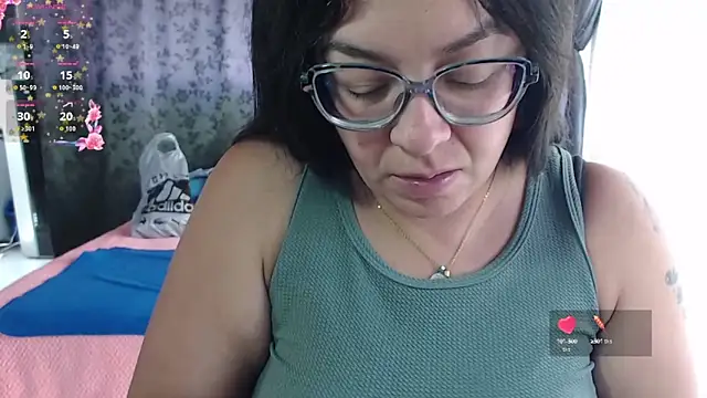 Snapshot of miia-big1boobs_ chatting on 10.24.25 miia-big1boobs online show from 10.24.25