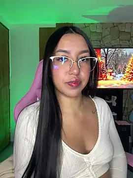 Snapshot of Tamara_Roberts1 chatting on 12.17.24 Tamara Roberts1 online show from 12.17.24