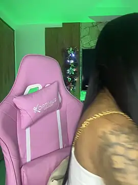 Snapshot of Tamara_Roberts1 chatting on 12.20.24 Tamara Roberts1 online show from 12.20.24