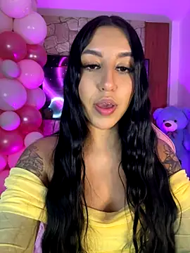 Snapshot of Tamara_Roberts1 chatting on 09.25.25 Tamara Roberts1 online show from 09.25.25