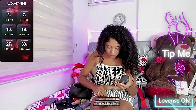 Snapshot of charlotteone chatting on 01.30.25 charlotteone online show from 01.30.25