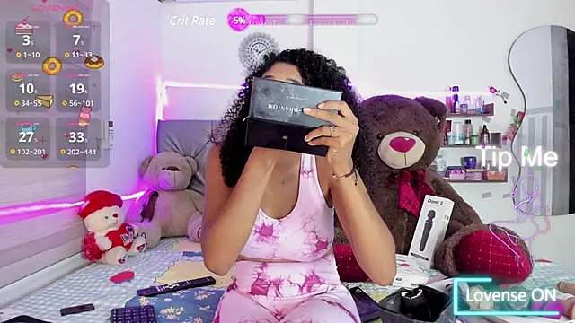 Snapshot of charlotteone chatting on 02.13.25 charlotteone online show from 02.13.25