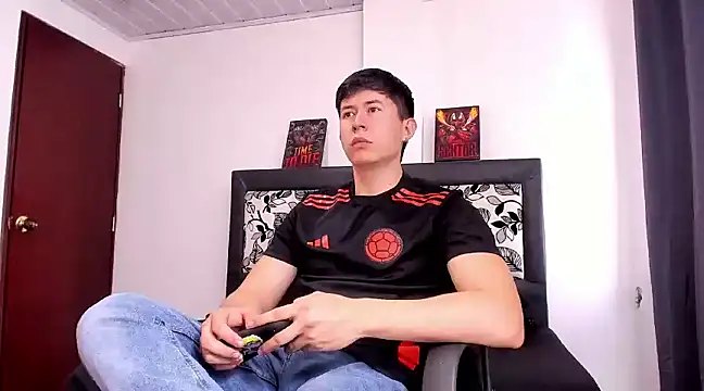 Snapshot of setsuna10 chatting on 12.14.24 setsuna10 online show from 12.14.24