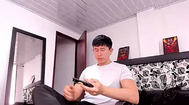 Snapshot of setsuna10 chatting on 12.18.24 setsuna10 online show from 12.18.24