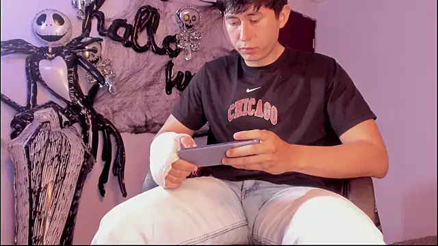 Snapshot of setsuna10 chatting on 10.24.25 setsuna10 online show from 10.24.25