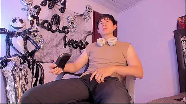 Snapshot of setsuna10 chatting on 10.29.25 setsuna10 online show from 10.29.25