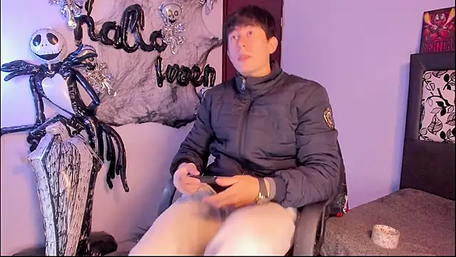 Snapshot of setsuna10 chatting on 10.30.25 setsuna10 online show from 10.30.25