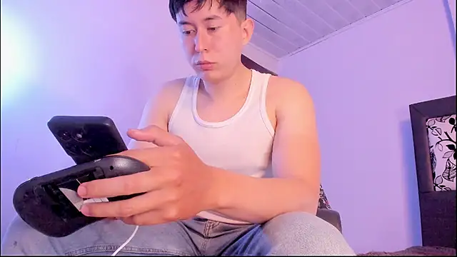 Snapshot of setsuna10 chatting on 12.03.25 setsuna10 online show from 12.03.25