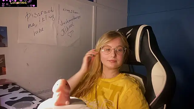 JacyWinslat online show from 03.04.25