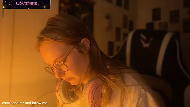 JacyWinslat online show from 10.21.25