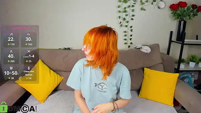 Snapshot of Little_Chips chatting on 11.12.25 Little Chips online show from 11.12.25