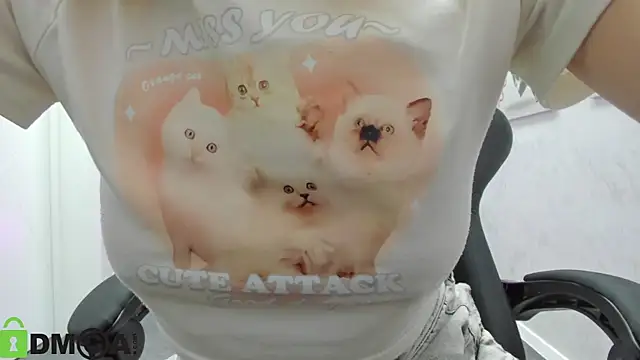 Snapshot of Little_Chips chatting on 11.20.25 Little Chips online show from 11.20.25