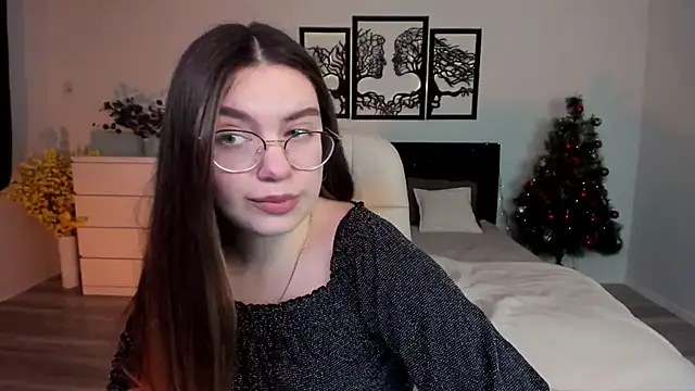 DaniellaLovely online show from 12.22.24