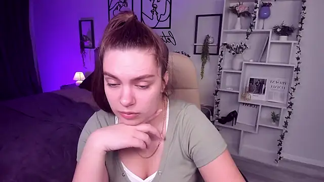 DaniellaLovely online show from 01.30.25