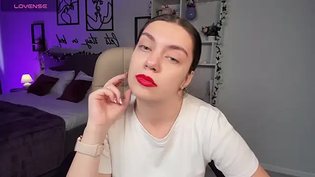 DaniellaLovely online show from 10.23.25