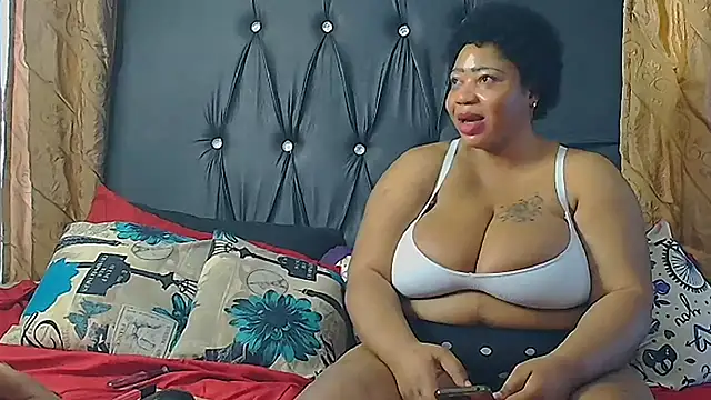 HUMONGUOUSTITSS online show from 12.08.24